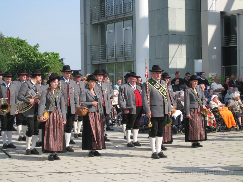 2011_04_28 Maibaumaufstellen in St. Poelten (44)